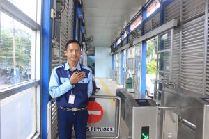 petugas transjakarta